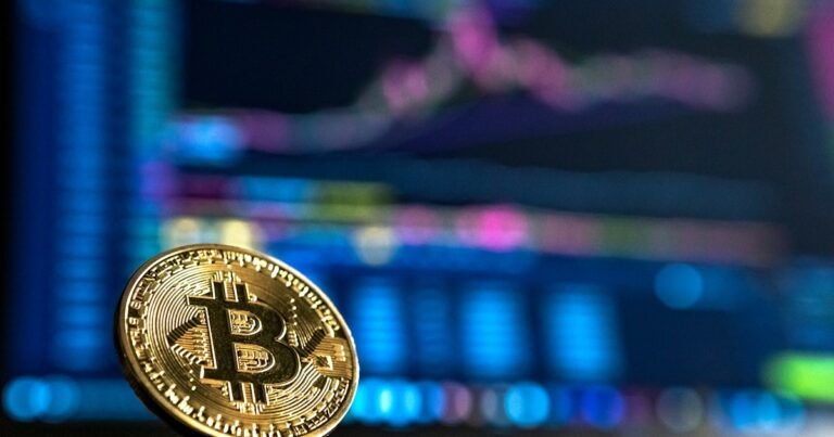 Bitcoin cae por debajo de $80,000: Inflación, Clarity Act y Tensión Geopolítica Sacuden el Mercado Cripto